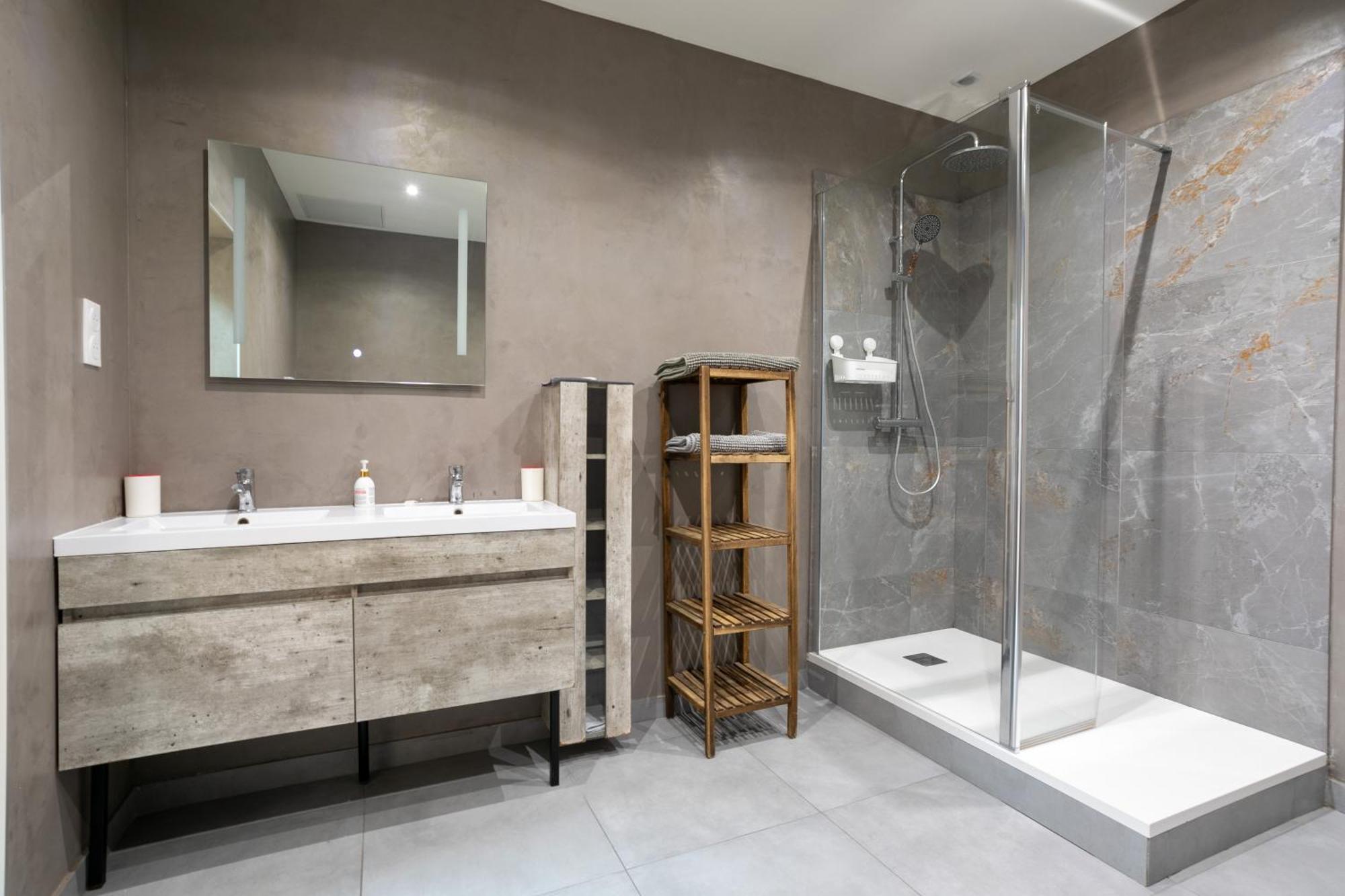Paris East Side Lodge Pantin Bagian luar foto