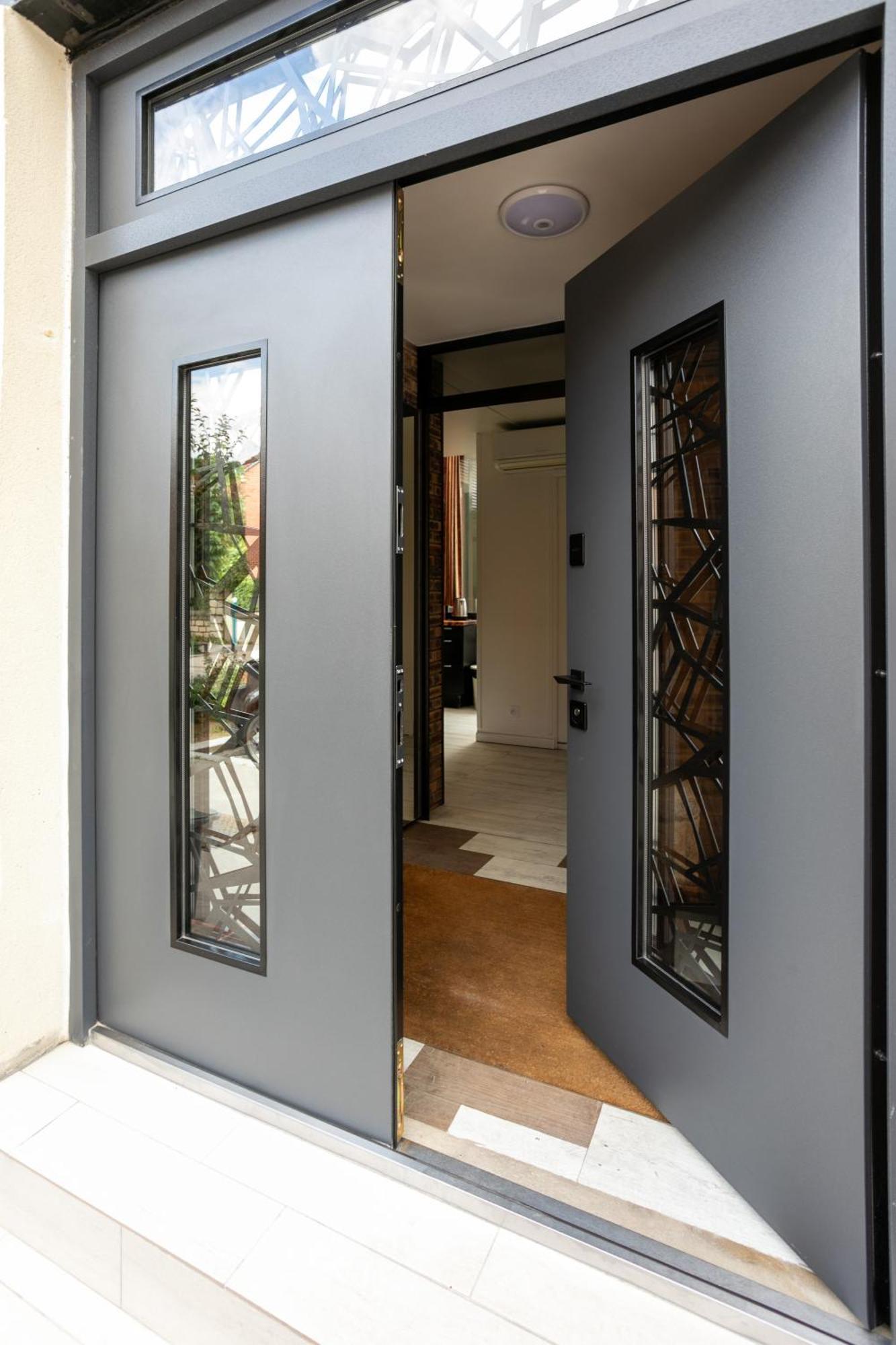Paris East Side Lodge Pantin Bagian luar foto