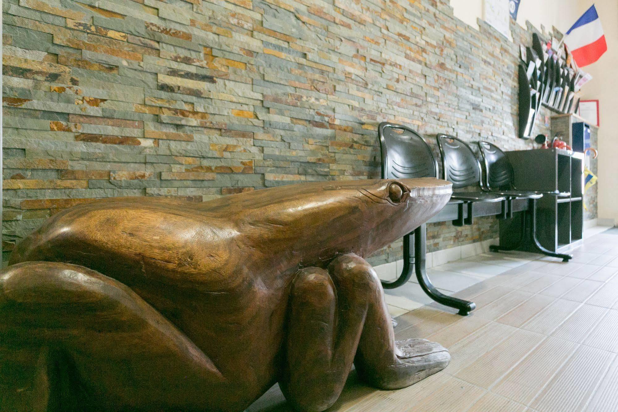 Paris East Side Lodge Pantin Bagian luar foto