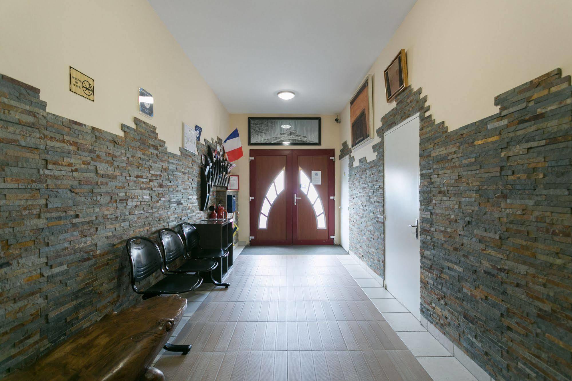 Paris East Side Lodge Pantin Bagian luar foto