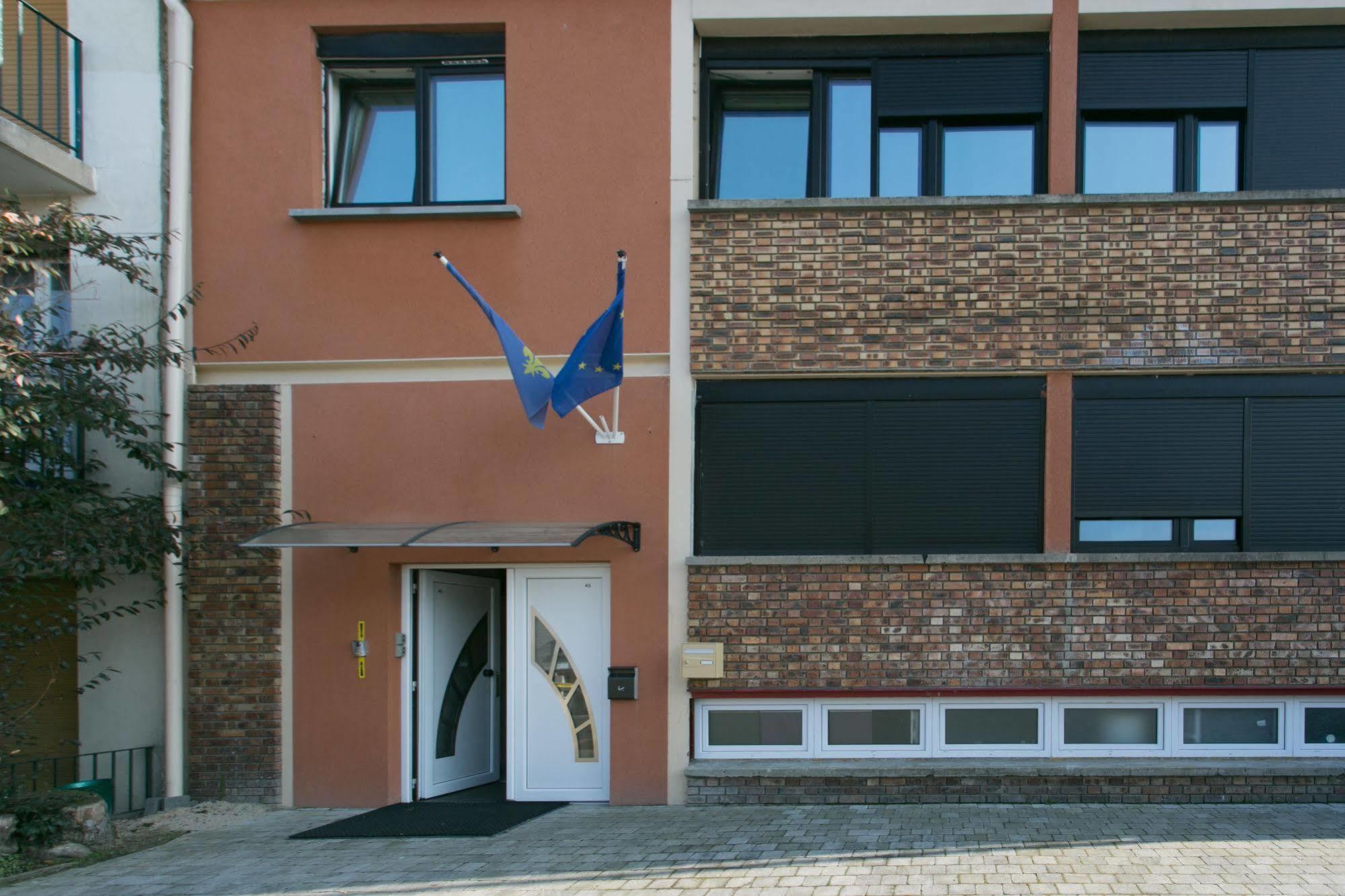 Paris East Side Lodge Pantin Bagian luar foto