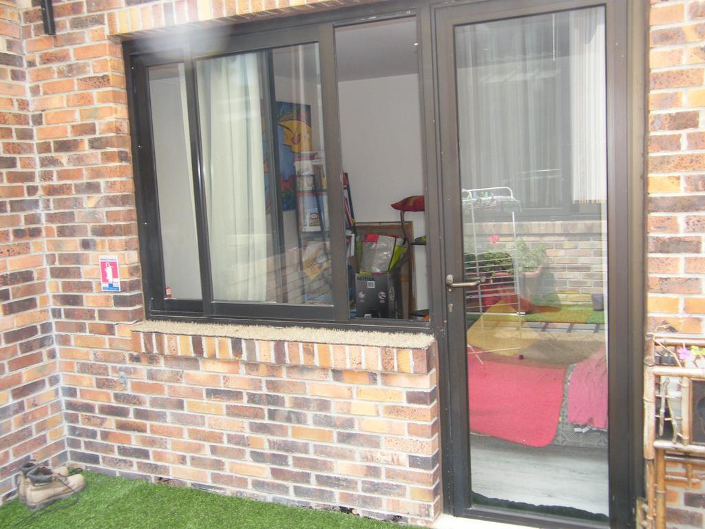 Paris East Side Lodge Pantin Ruang foto